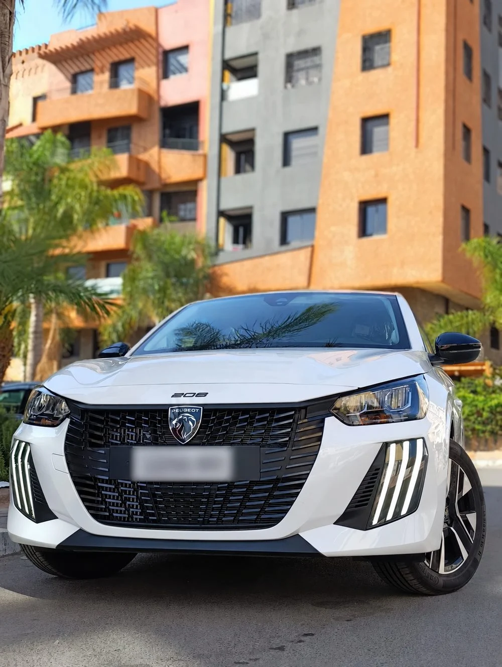 Peugeot 208 · White